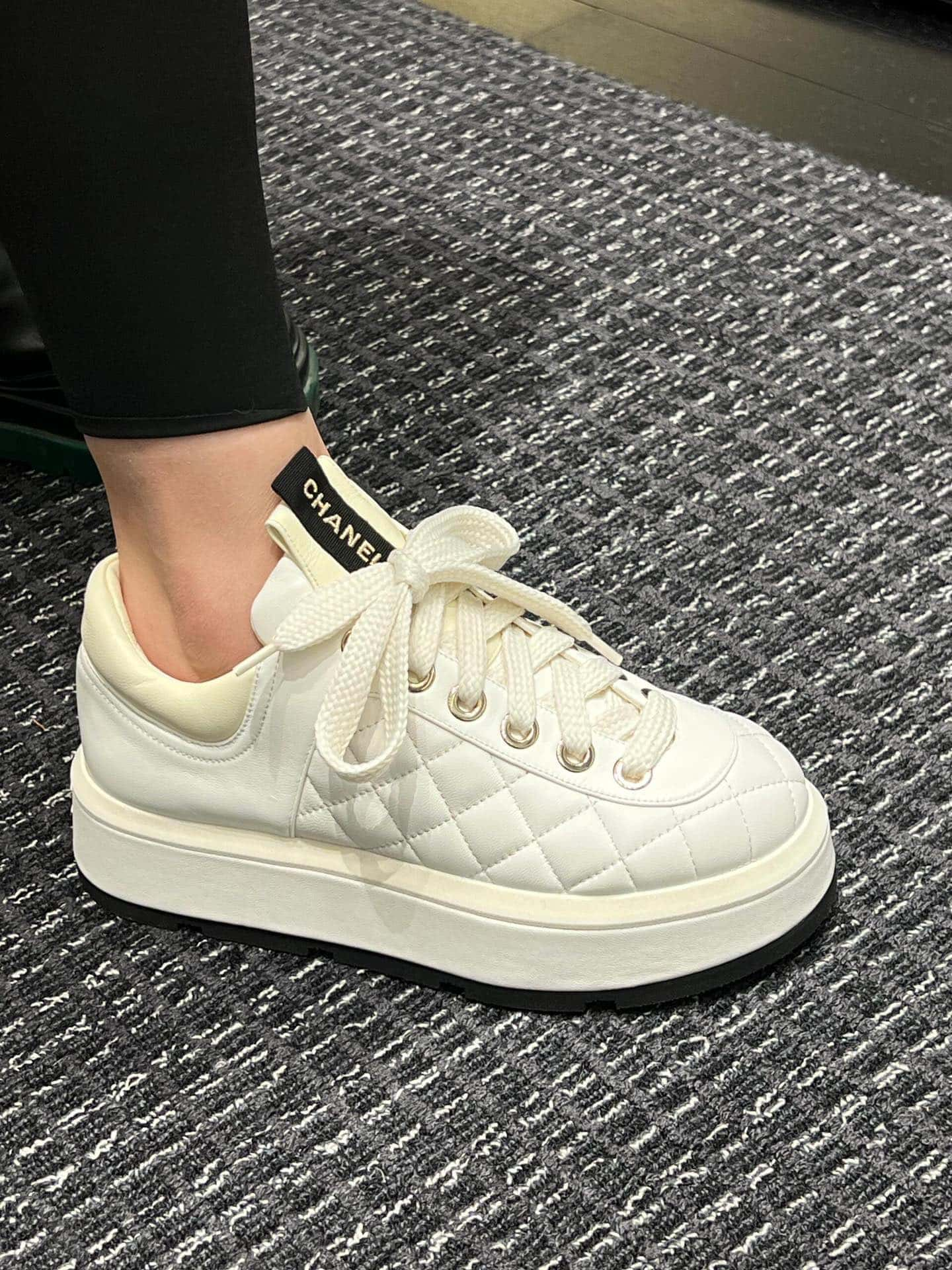 Chanel 2024 diamond-shaped lambskin thick-soled casual sneakers