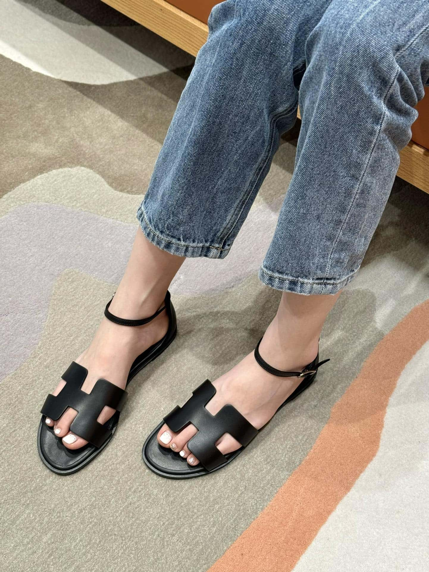 Hermès 196 Santorini Sandal 50 Plain/Swift Black/CK89/Noir