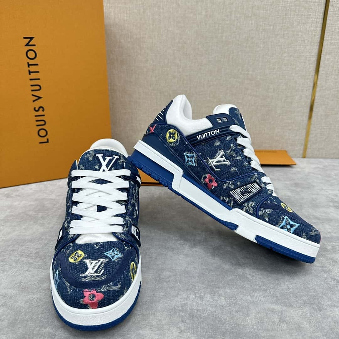 Louis Vuitton LV  The new TRAINER series of sports shoes are made of Monogram denim (denim)